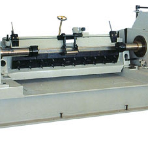 Spindle peeling lathe